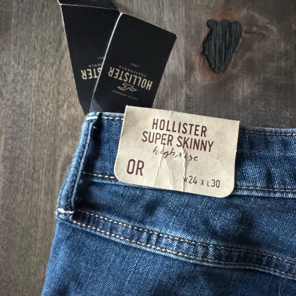 Brand New NWT Hollister Super Skinny High Rise Jean Size 0R W24 x L30